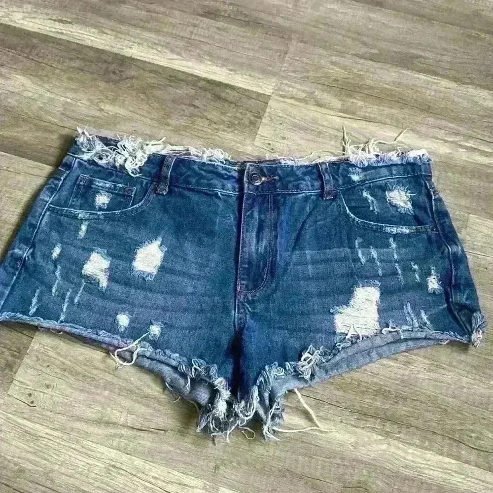 💜 2/$25 Rue21 Blue Jean Shorts Size 14